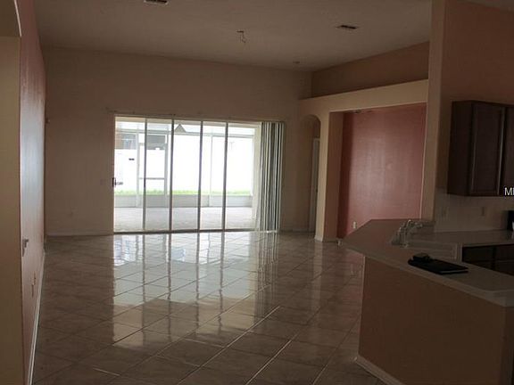 5th image of 19041 Beatrice Ln