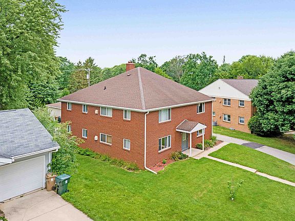 2nd image of 426 Rushmore Ln