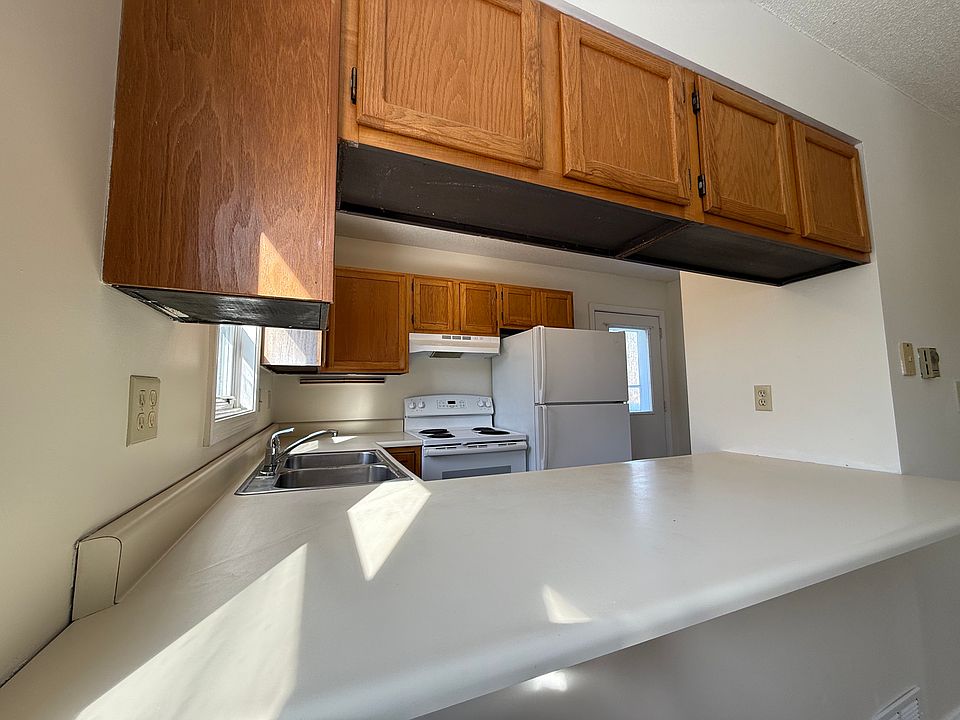 1st image of 1380 W Lakeshore Dr #1382