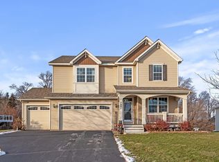 7001 Oak Ridge Ct, Shakopee, MN 55379