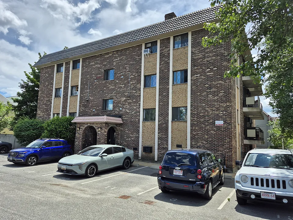 301 Lowell St #32
