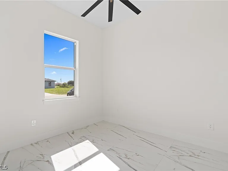 430 Petite Ave — Photo 31
