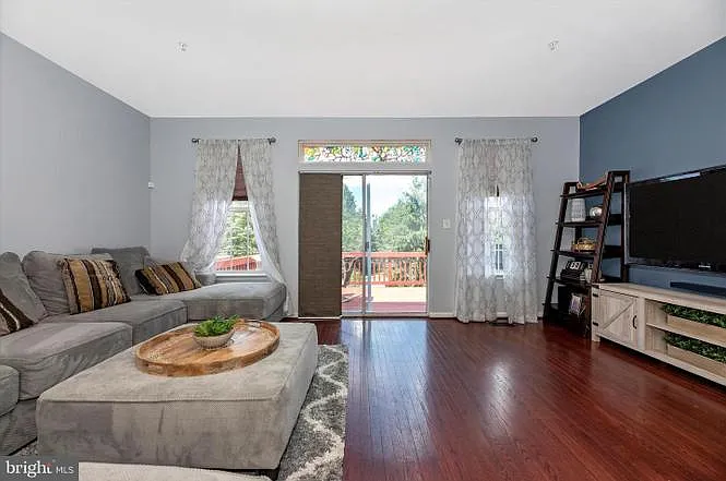 124 Cavenrock Ct — Photo 9