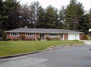1587 E Delta Dr, Saginaw, MI