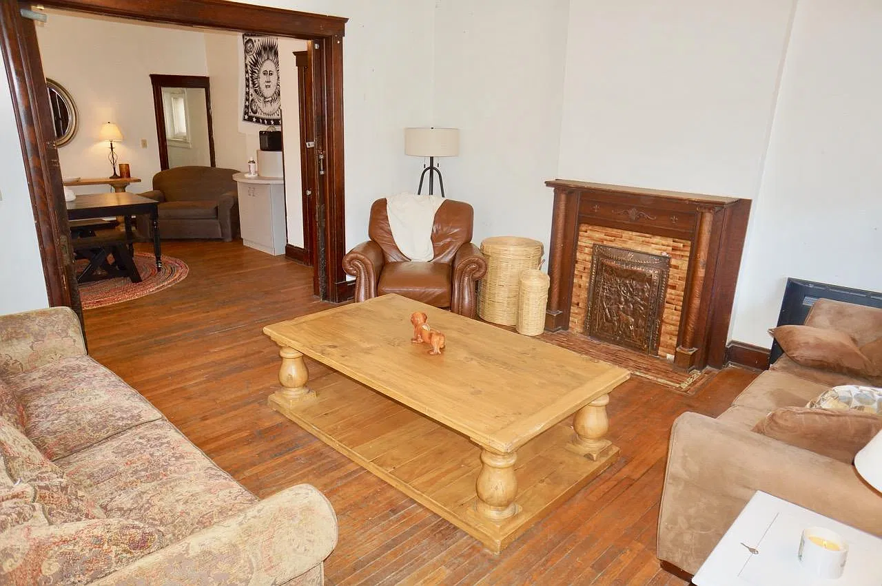 7 bed, 3000 sqft, $4,100 — Photo 3