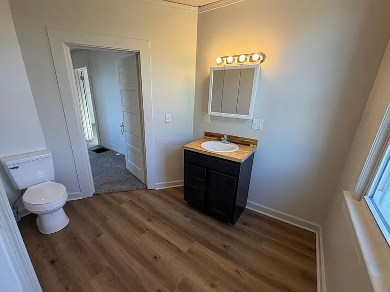 1229 Jackson St — Photo 12