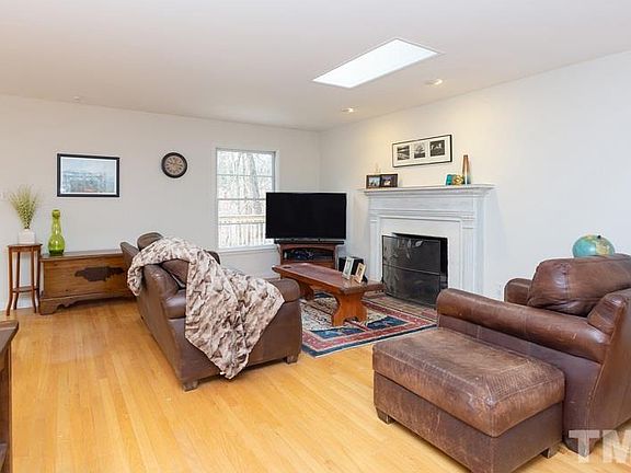3rd image of 2024 Markham Ct