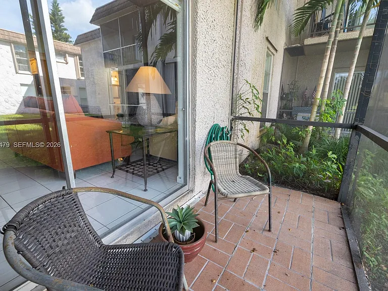 10385 N Kendall Dr #P1 — Photo 7