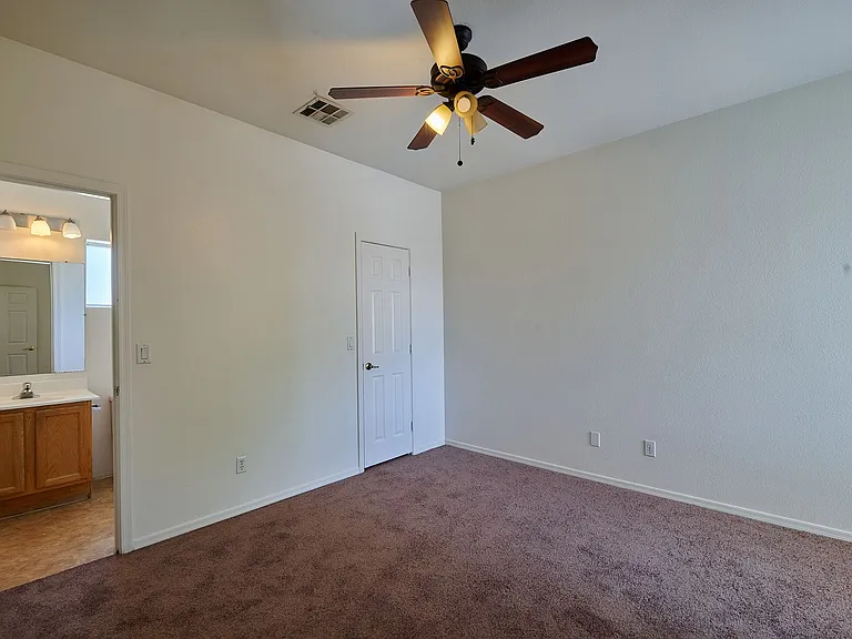 414 N Drew St — Photo 17