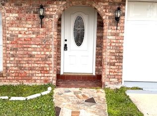 3821 Charles Dr, Chalmette, LA 70043