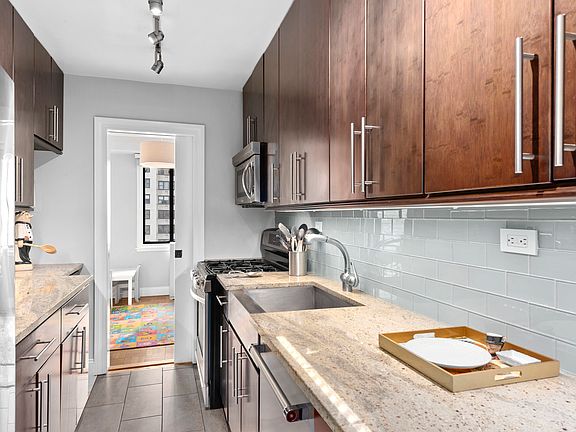 3rd image of 345 E 73rd St APT 11C