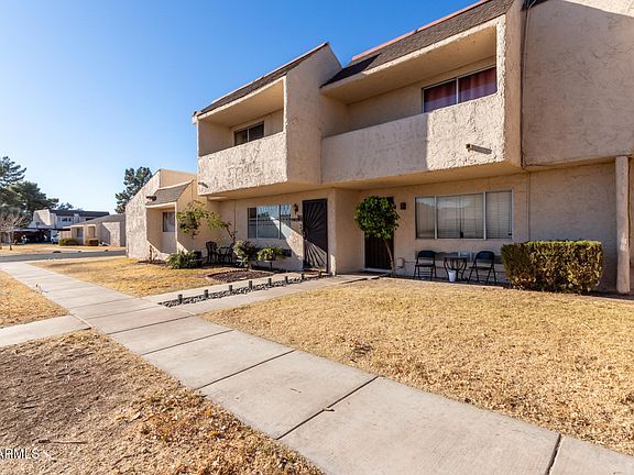 3rd image of 944 S VALENCIA -- #3