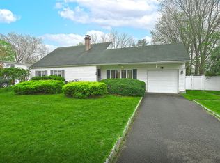 18 White Pine Way, Medford, NY 11763
