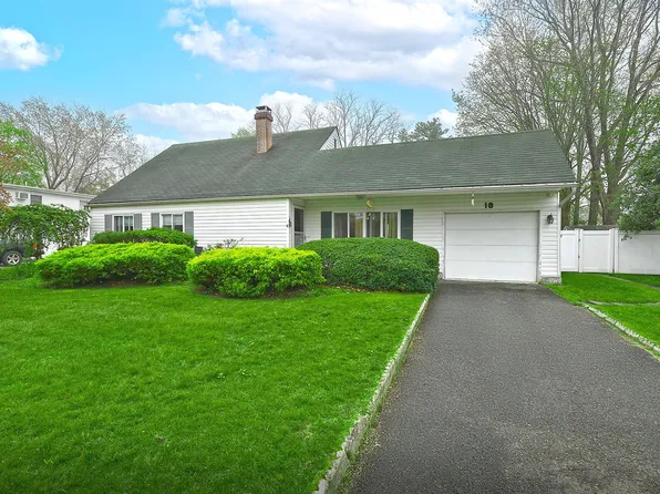 18 White Pine Way, Medford, NY 11763