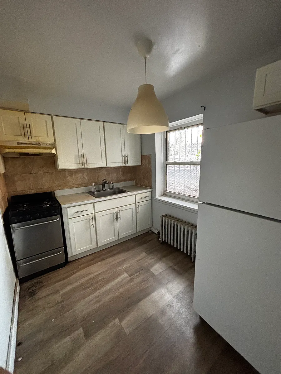 Building Photo - 70 Crawford St #4
