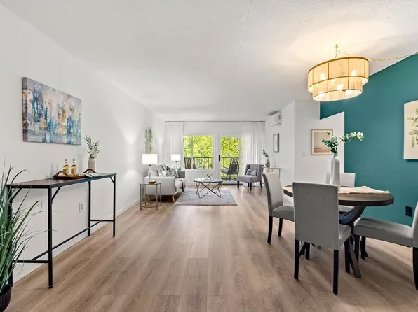 51 Melrose St APT 2D, Melrose, MA 02176