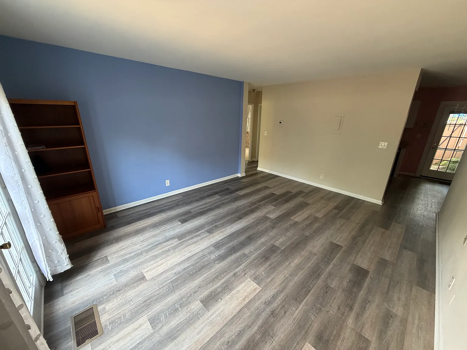 2 bed, 755 sqft, $2,400 — Photo 2