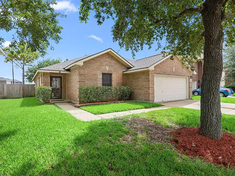 3639 John Hancock Ln — Photo 2