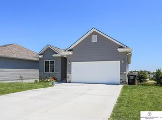 10023 S 170th Cir, Omaha, NE 68136
