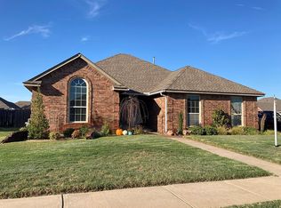 945 NE 28th St, Moore, OK 73160