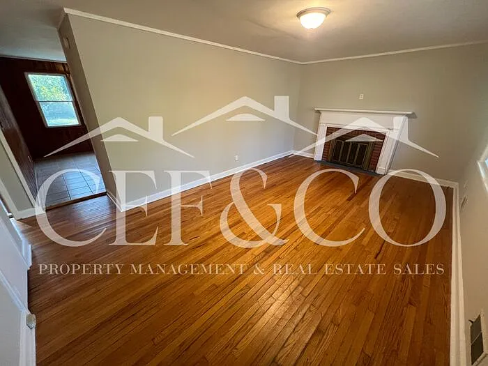 3 bed, 2.0 bath, 1210 sqft, $1,195 — Photo 2