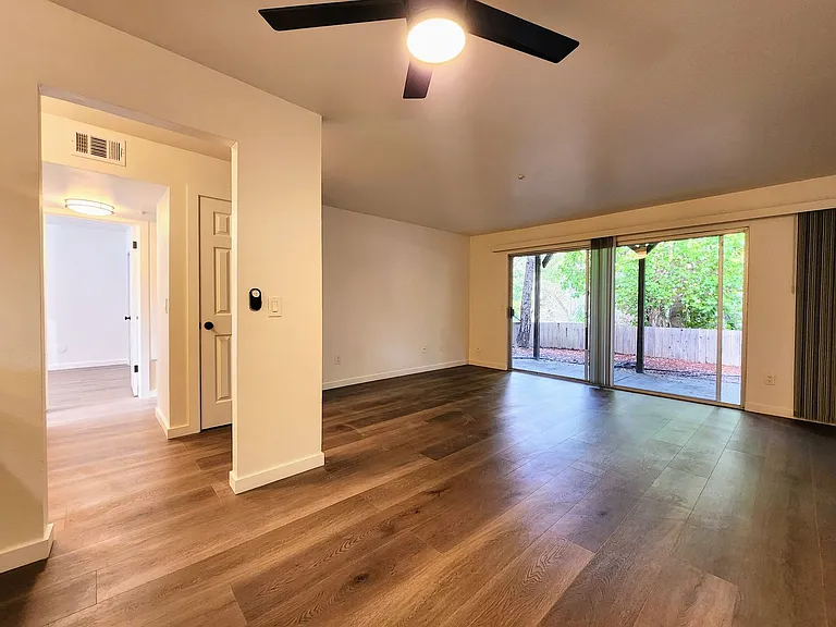 2437 Bethards Dr — Photo 9