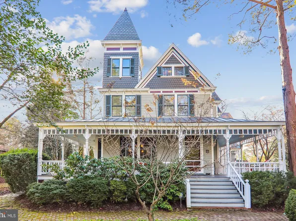 11018 Kenilworth Ave, Garrett Park, MD 20896