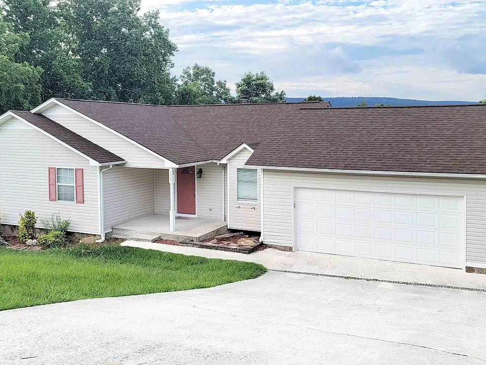 938 Ashley Ln