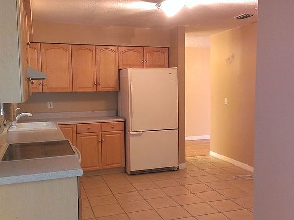 5th image of 2738 Sumba Ave