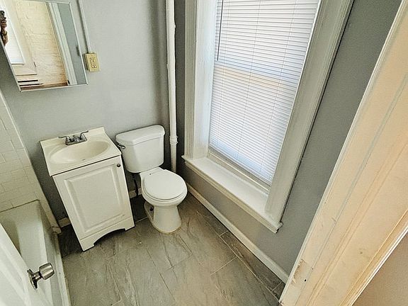 4th image of 618-620 W Chew St #618-2F