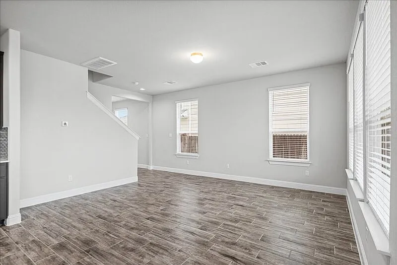 3 bed, 2.5 bath, 1826 sqft, $2,050 — Photo 4