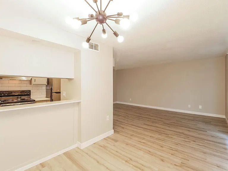 Hunters Glen Apartments — Photo 19