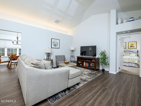 5th image of 904B Stratford Court