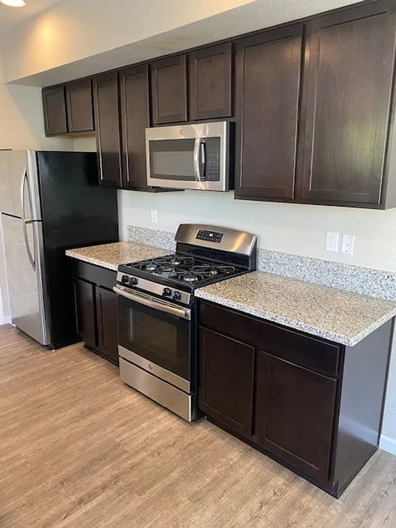 Newer Upgraded Condo for Rent — Photo 4