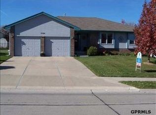 7124 Plum Dale Rd, La Vista, NE 68128