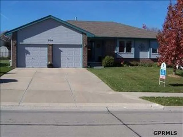 7124 Plum Dale Rd, La Vista, NE 68128