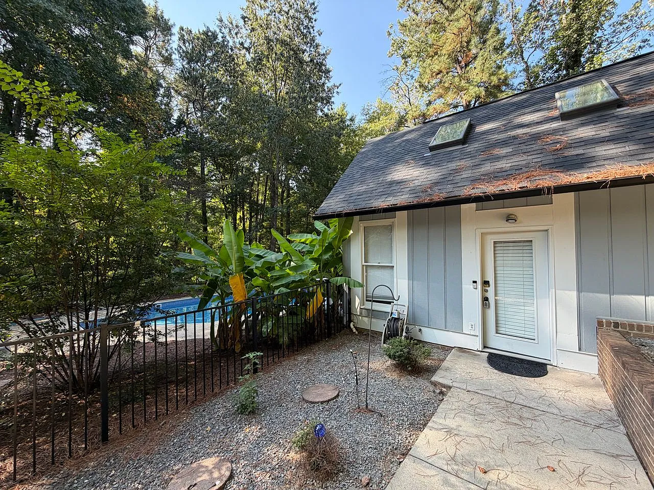 1 bed, 900 sqft, $1,700 — Photo 3