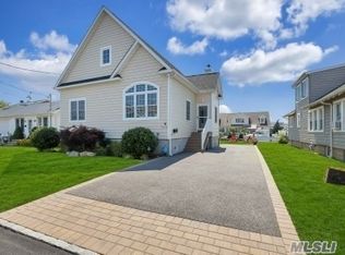 100 Araca Rd, Babylon, NY 11702