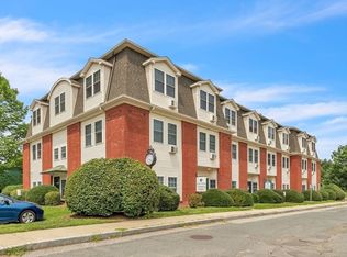 2 Mechanic St UNIT R, Easthampton, MA 01027