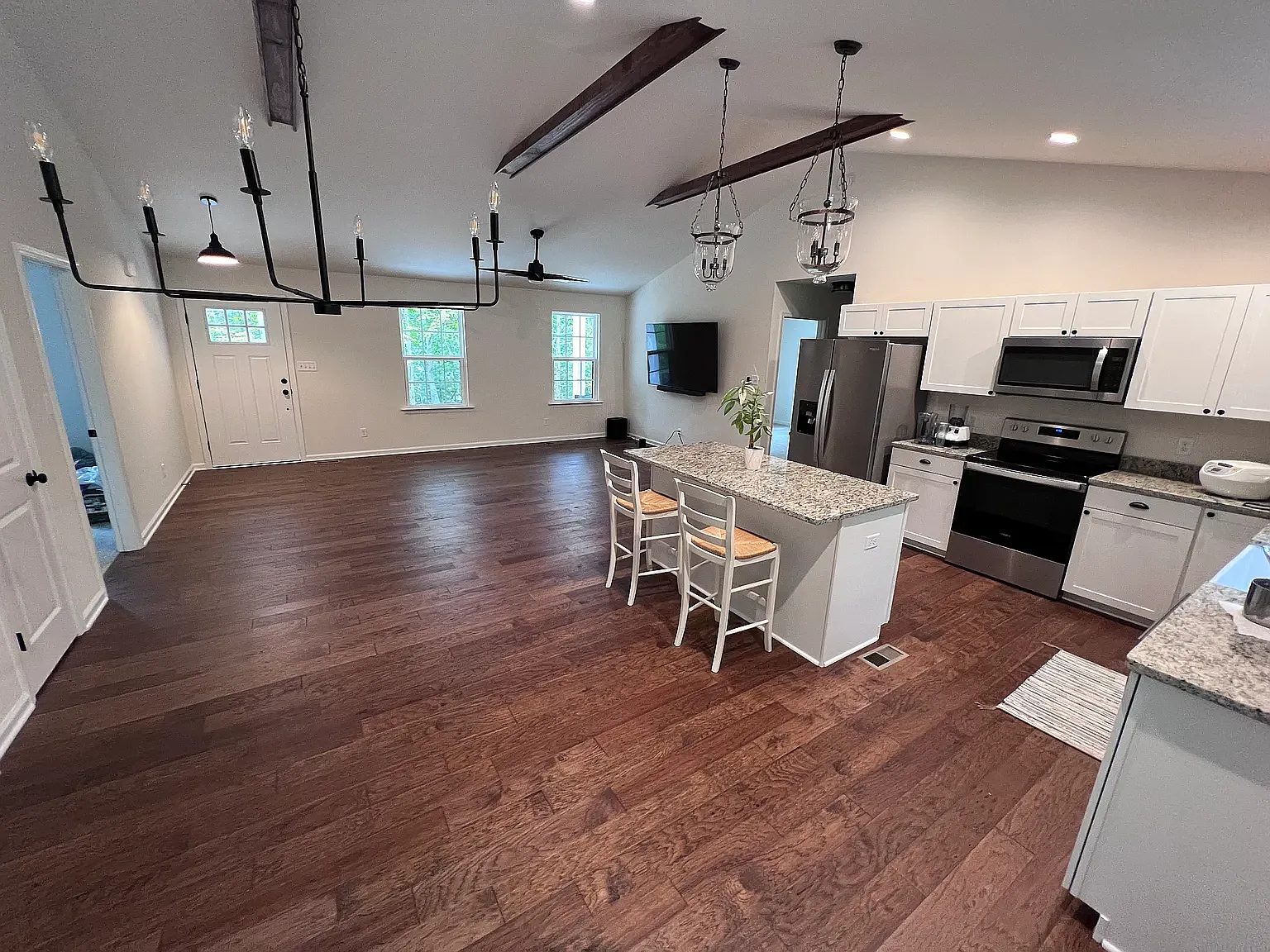4 bed, 2800 sqft, $3,100 — Photo 3
