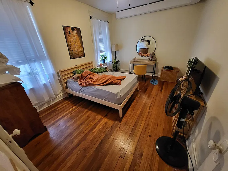 Middle Bed