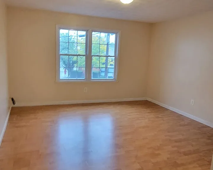327 Lockwood St #4 — Photo 10