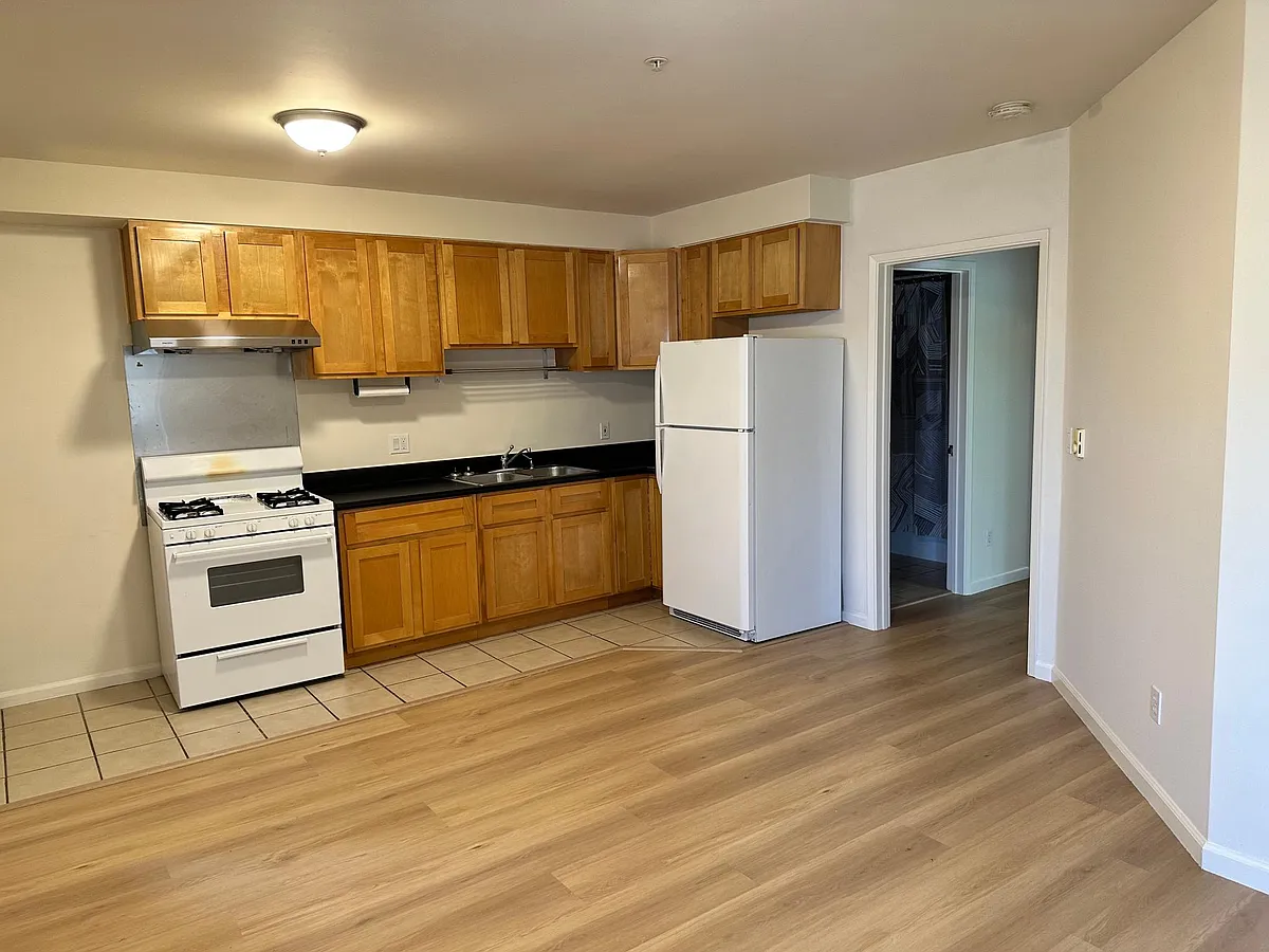 Building Photo - 822 5th Ave #H