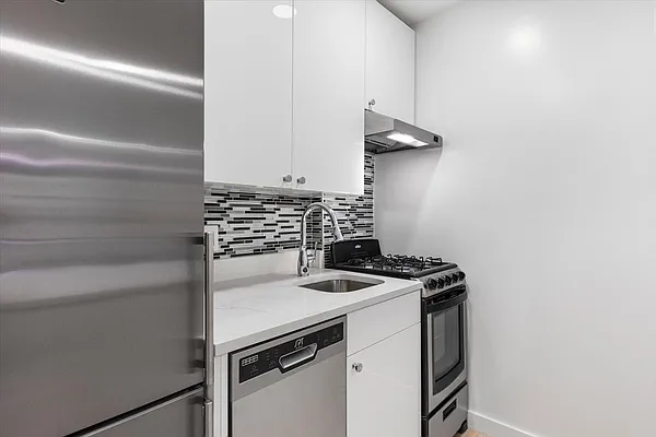 Rented by Edward Seisdedos, LREB | media 14