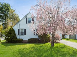 44 Farnham Rd, West Hartford, CT 06119