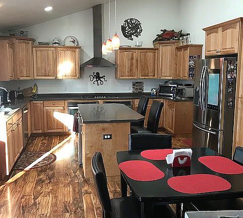kitchen and breakfast area