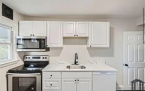 4 bed, $3,000 — Photo 4