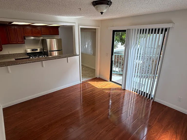518 N Mentor Ave #106 — Photo 4