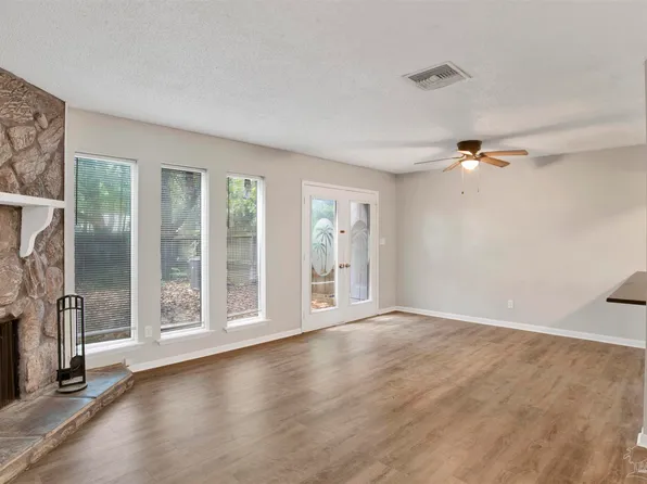 6093 Hilburn Rd, Pensacola, FL 32504