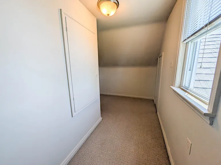 106 Haig St — Photo 32